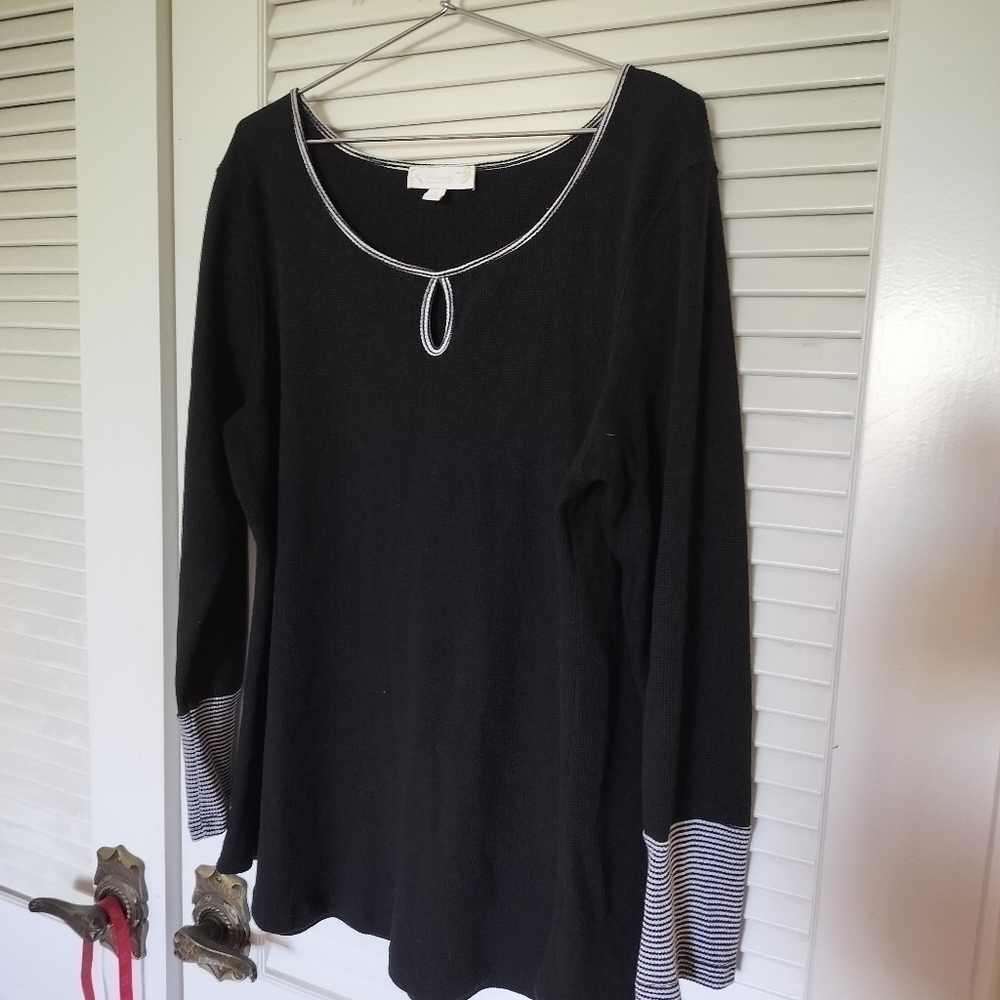 Weekend Suzanne Betro Waffle Knit Tunic Top Women's 1X Black Thermal Key Hole